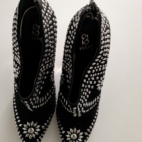 Sprained my ankle. I can't wear these for a while. Made by Scene. - Picture 5 of 5